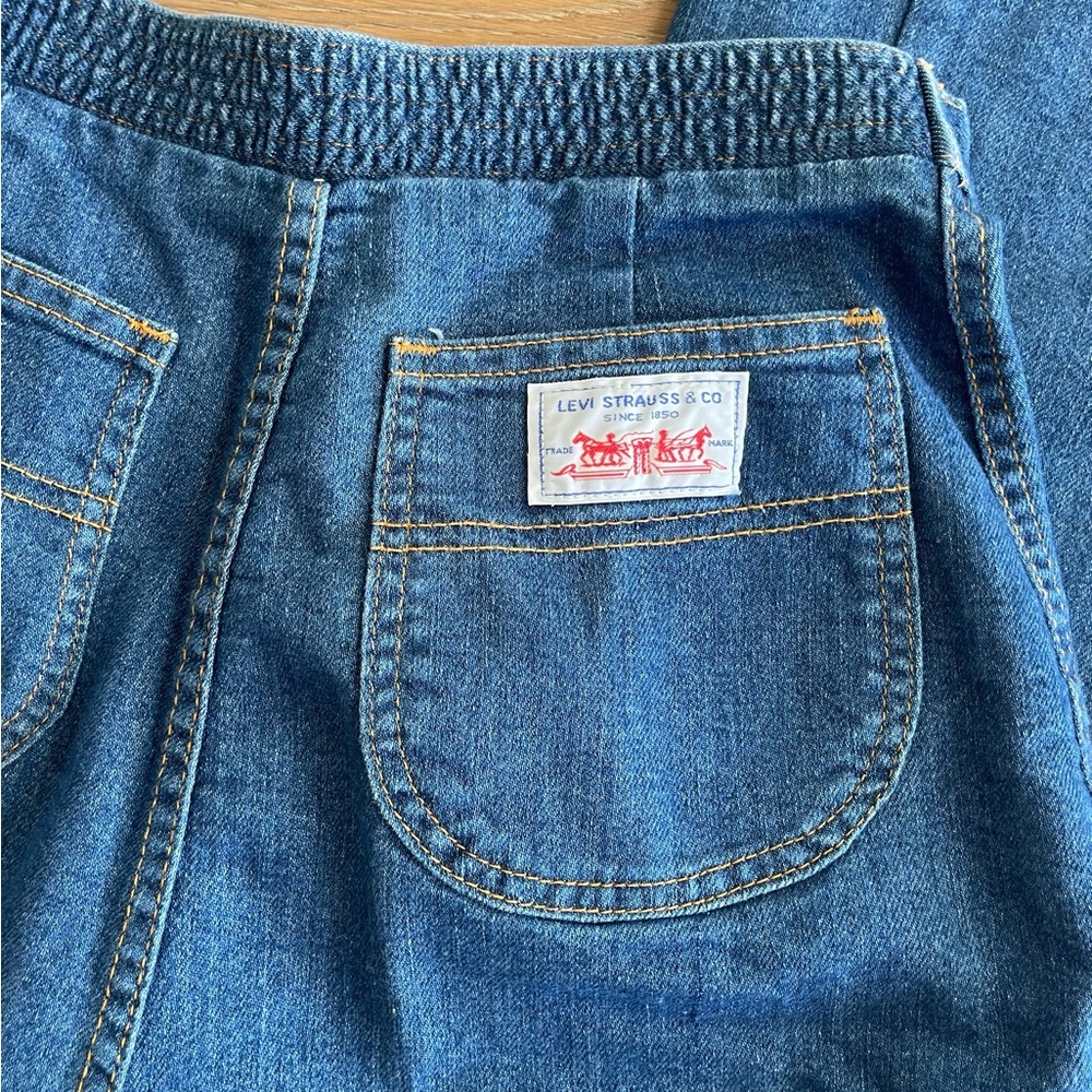 Levi's Vintage Wide Leg Round Pocket High Rise Blue Denim Jeans Women’s Size 14